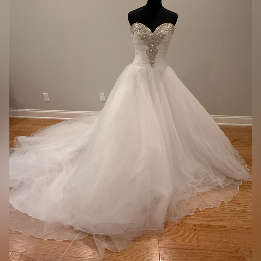 Allure White Sleeveless Sweetheart Wedding Gown
